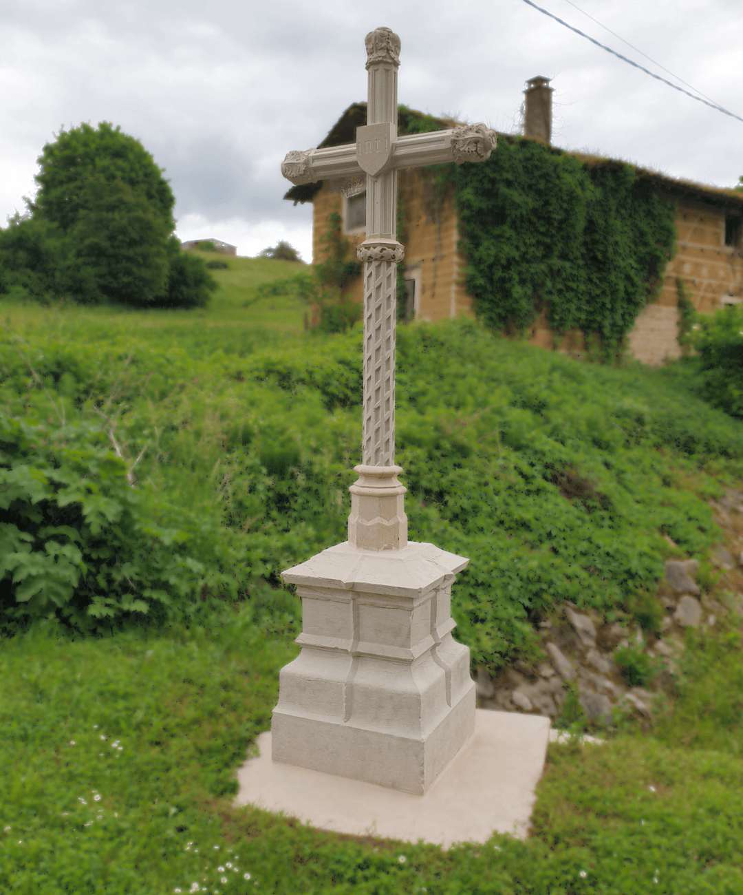 taille de pierre croix