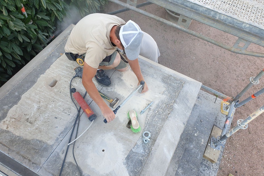 socle chantier taille de pierre