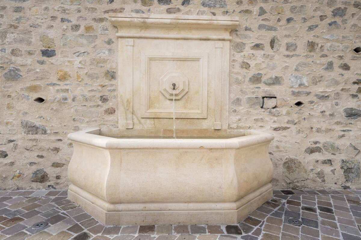 taille de pierre -fontaine